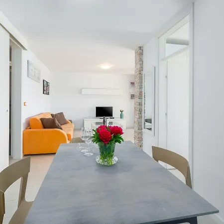 Extravagantes In Perfekter Lage - 300 Meter Zum Und 100 Meter Ins Zentrum Apartment *