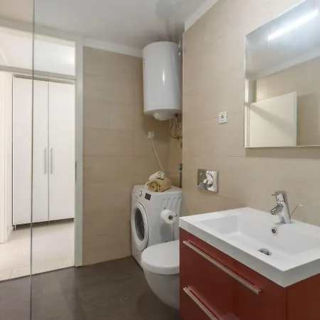 Apartment Extravagantes In Perfekter Lage - 300 Meter Zum Und 100 Meter Ins Zentrum Porec